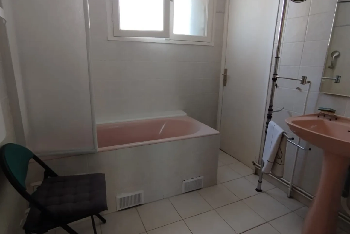 Appartement T4 de 82 m² avec balcon, parking et garage au centre de Castelnau-le-Lez 