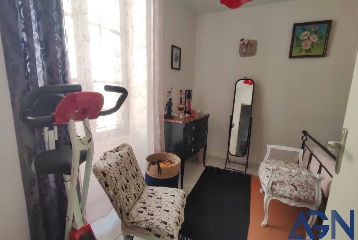 Immeuble de 171 m² à vendre à Agde avec 3 appartements loués et garage vacant 