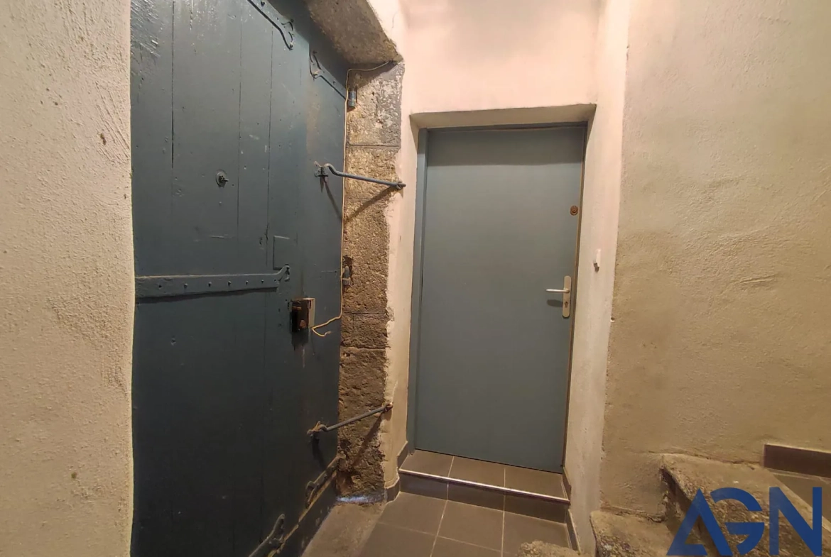 Immeuble de 171 m² à vendre à Agde avec 3 appartements loués et garage vacant 