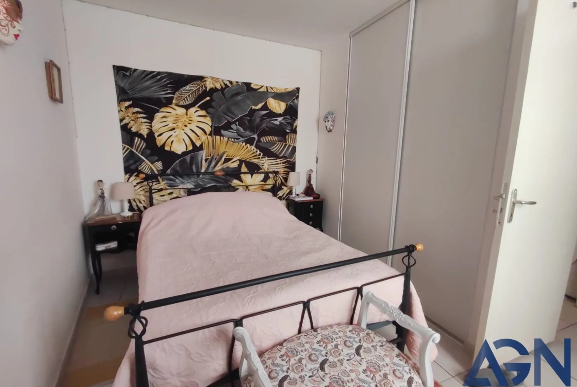 Immeuble de 171 m² à vendre à Agde avec 3 appartements loués et garage vacant 