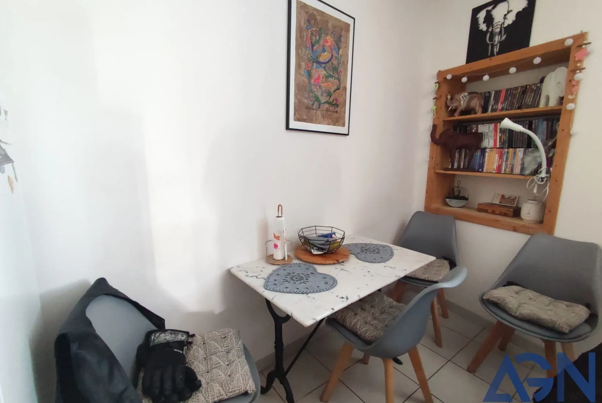 Immeuble de 171 m² à vendre à Agde avec 3 appartements loués et garage vacant 