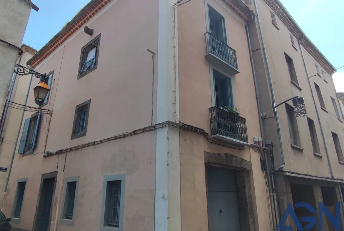 Immeuble de 171 m² à vendre à Agde avec 3 appartements loués et garage vacant 