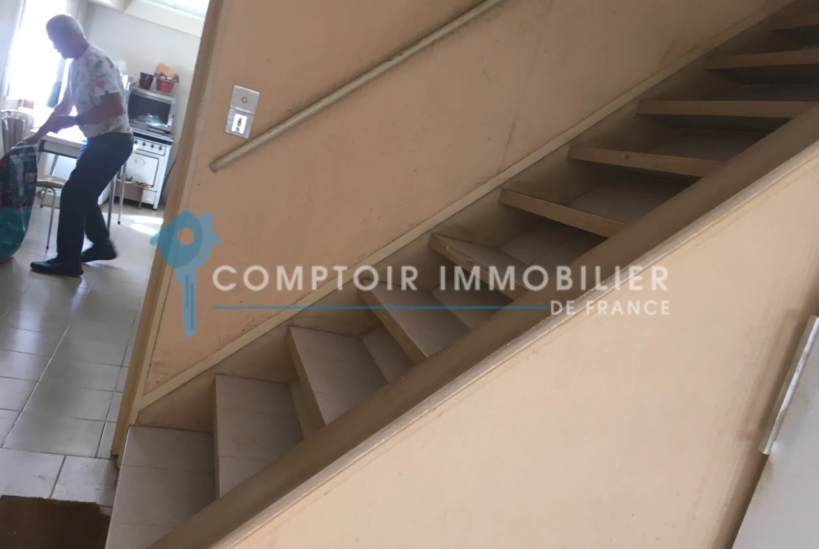 Maison à vendre de 1200 m2 avec potentiel à Bagnols-sur-Cèze 