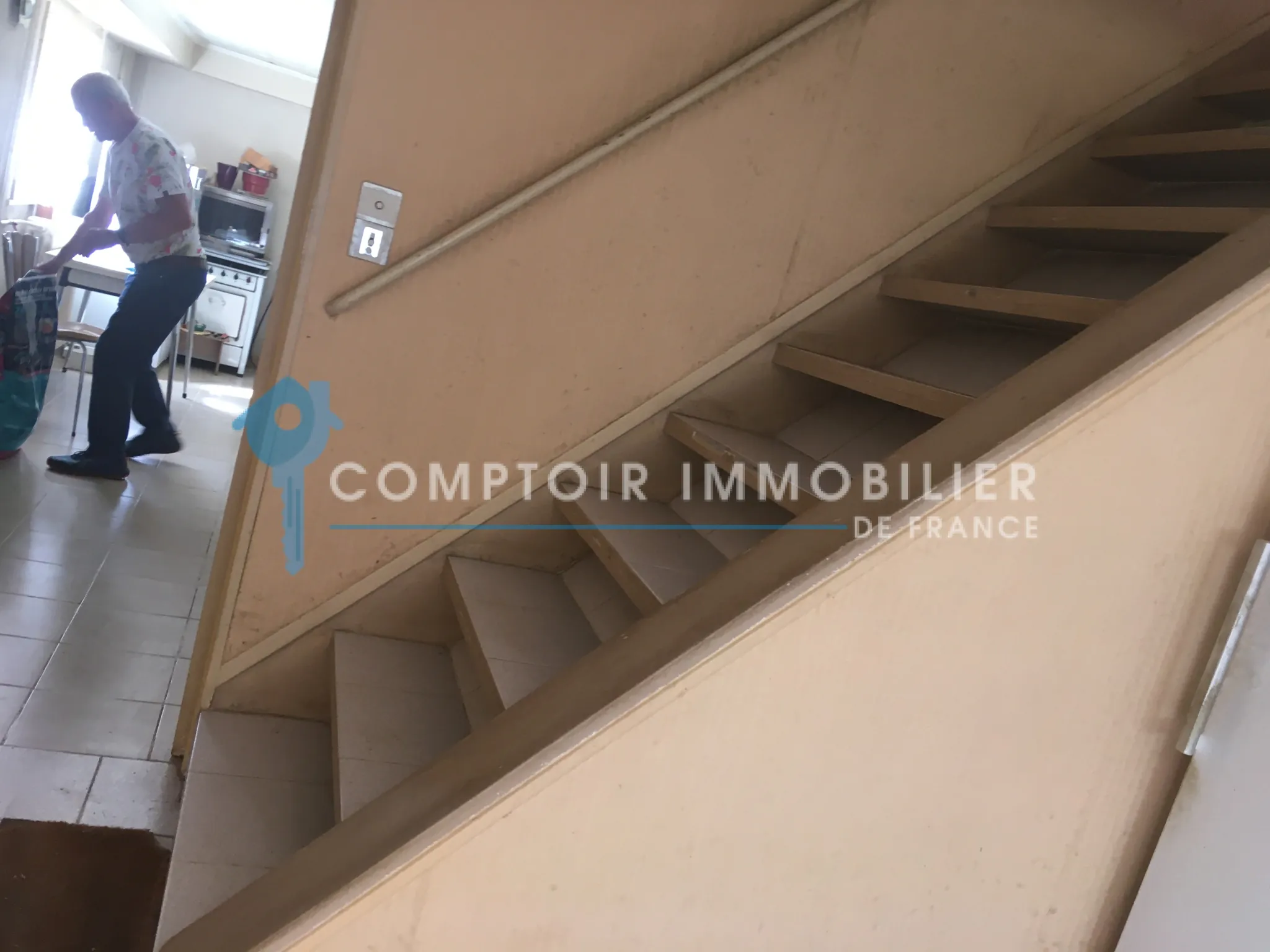 Maison à vendre de 1200 m2 avec potentiel à Bagnols-sur-Cèze 