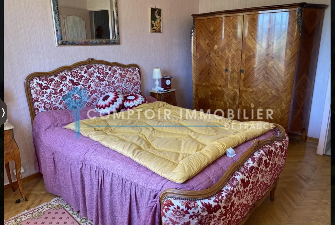Maison à vendre de 1200 m2 avec potentiel à Bagnols-sur-Cèze 