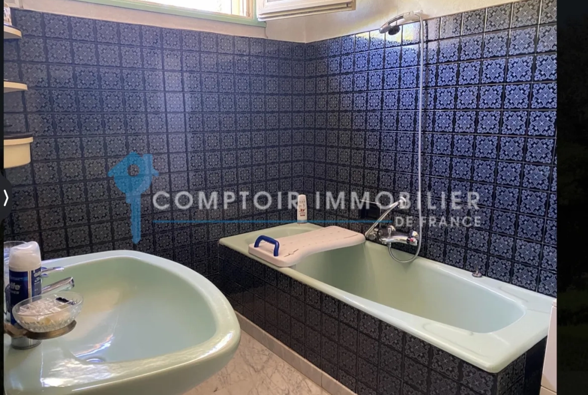 Maison à vendre de 1200 m2 avec potentiel à Bagnols-sur-Cèze 