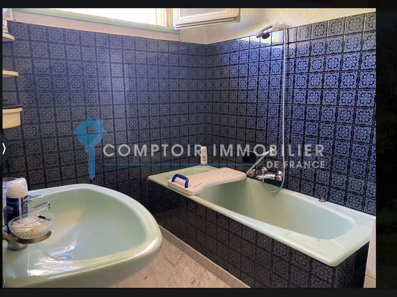 Maison à vendre de 1200 m2 avec potentiel à Bagnols-sur-Cèze 