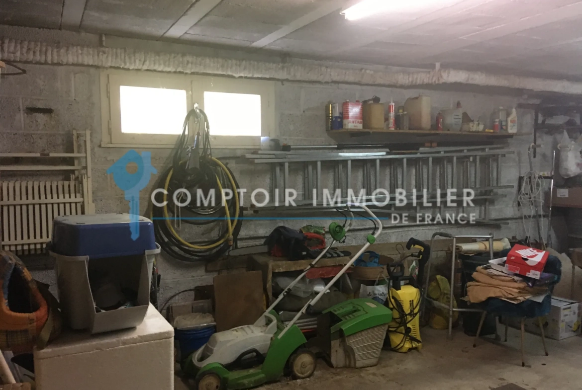 Maison à vendre de 1200 m2 avec potentiel à Bagnols-sur-Cèze 