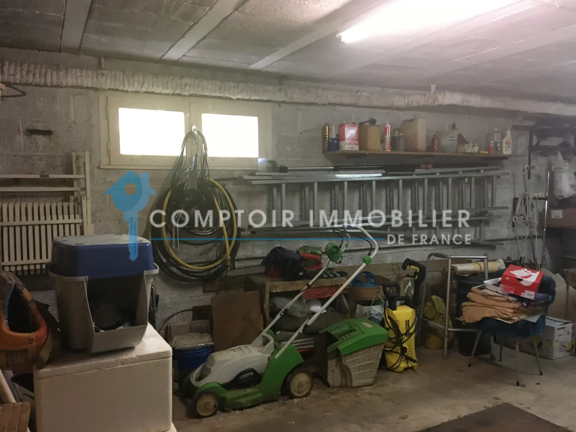 Maison à vendre de 1200 m2 avec potentiel à Bagnols-sur-Cèze 