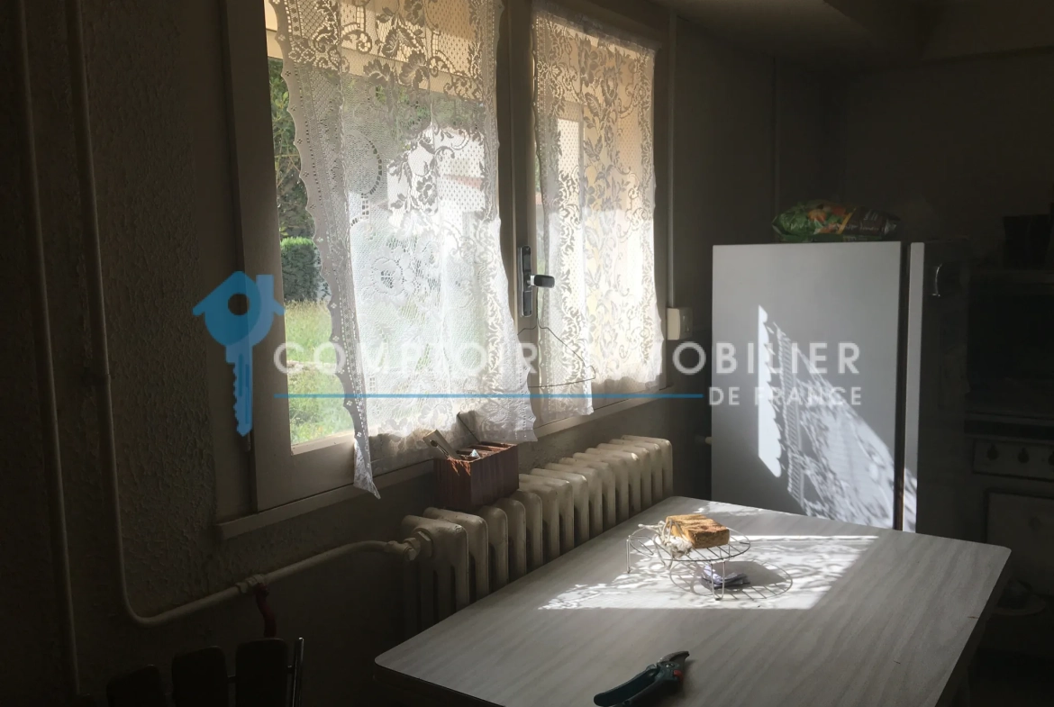 Maison à vendre de 1200 m2 avec potentiel à Bagnols-sur-Cèze 