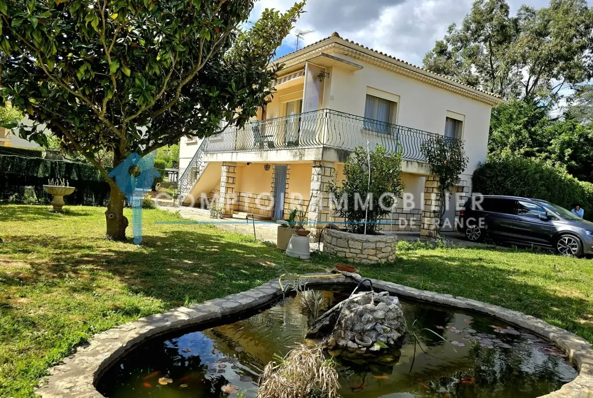 Maison à vendre de 1200 m2 avec potentiel à Bagnols-sur-Cèze 