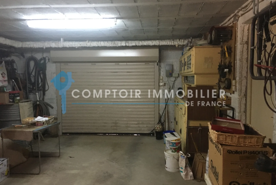 Maison à vendre de 1200 m2 avec potentiel à Bagnols-sur-Cèze 