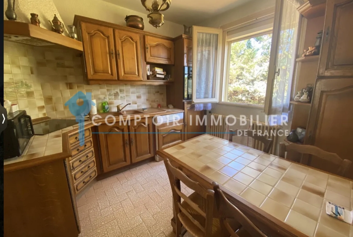 Maison à vendre de 1200 m2 avec potentiel à Bagnols-sur-Cèze 