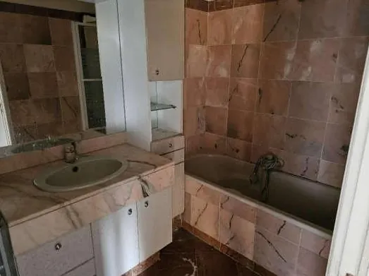 Appartement T3 à vendre à Poissy pour 35 000 € – Superficie 66 m² 