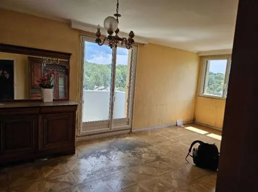 Appartement T3 à vendre à Poissy pour 35 000 € – Superficie 66 m²
