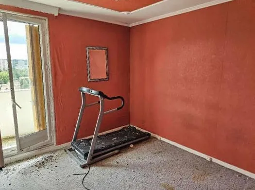 Appartement T3 à vendre à Poissy pour 35 000 € – Superficie 66 m² 