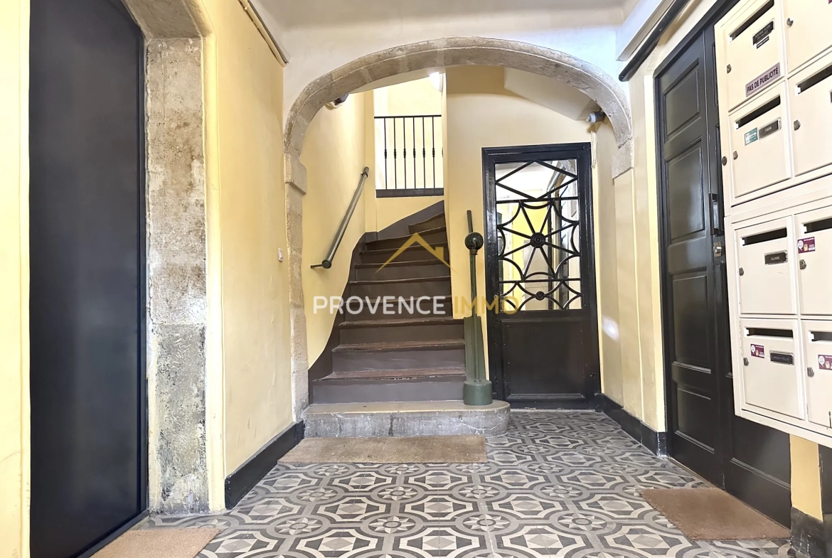 Appartement T2 à Vendre au Cœur d'Aix-en-Provence avec Terrasse 