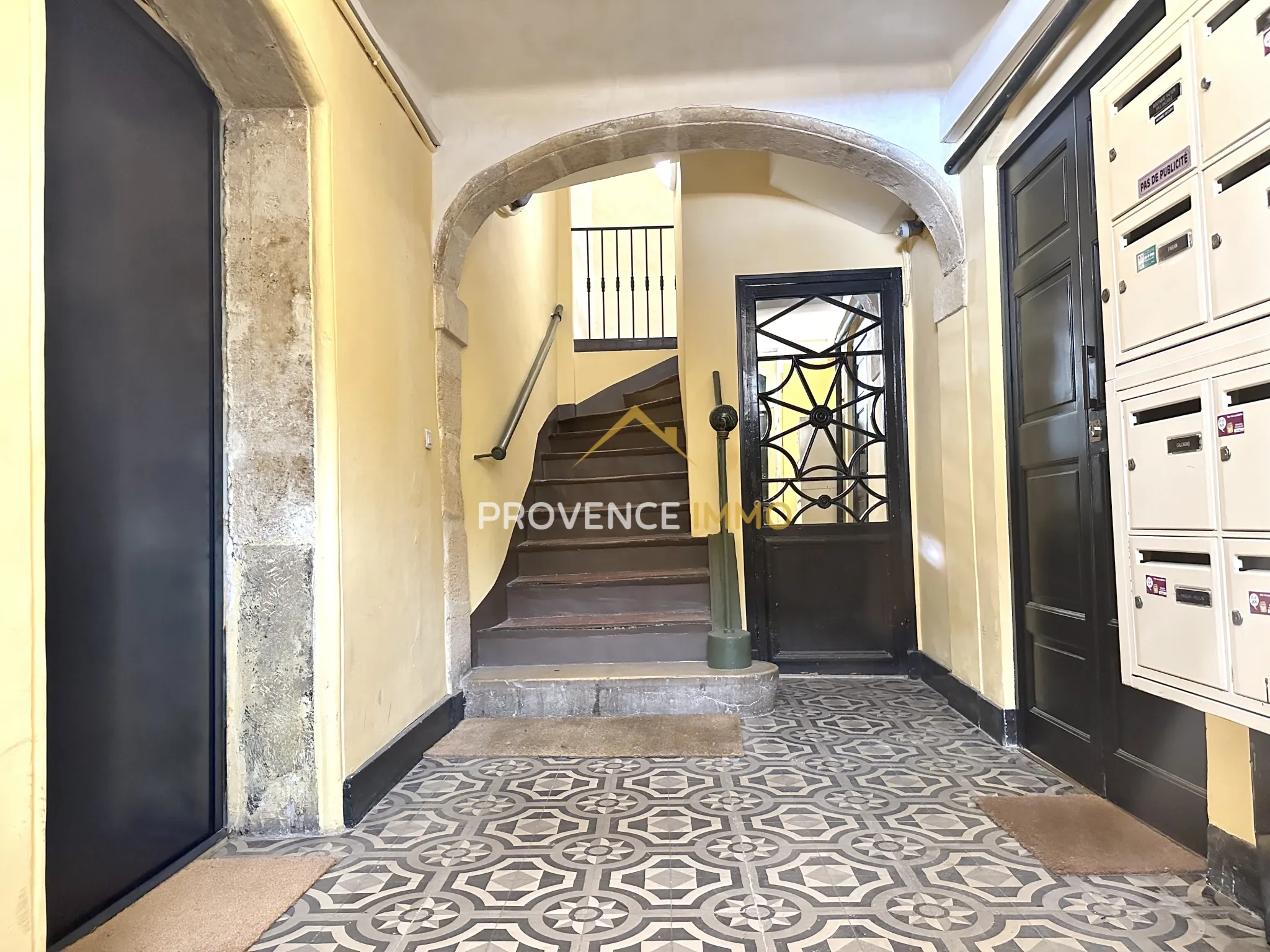 Appartement T2 à Vendre au Cœur d'Aix-en-Provence avec Terrasse 