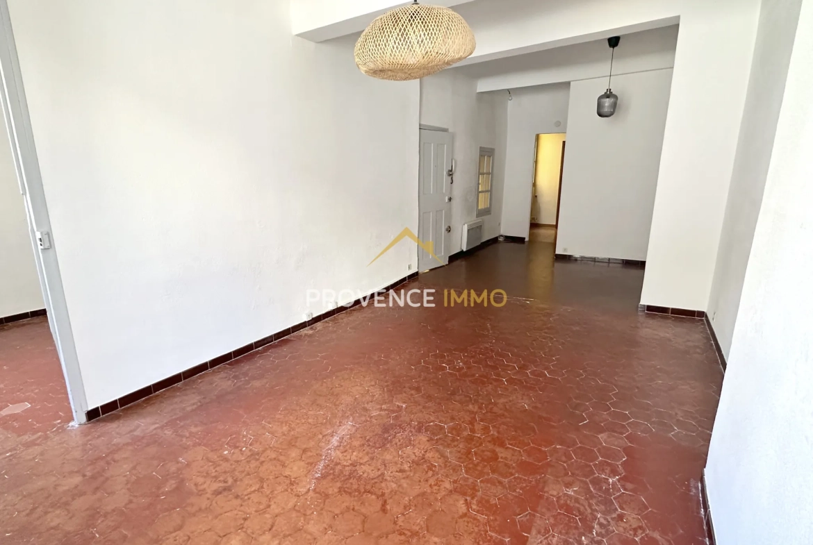 Appartement T2 à Vendre au Cœur d'Aix-en-Provence avec Terrasse 