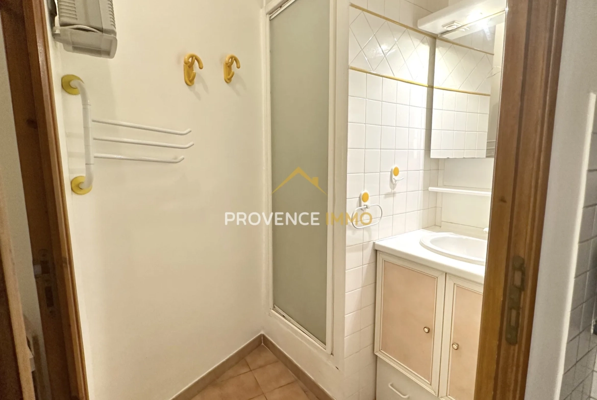 Appartement T2 à Vendre au Cœur d'Aix-en-Provence avec Terrasse 
