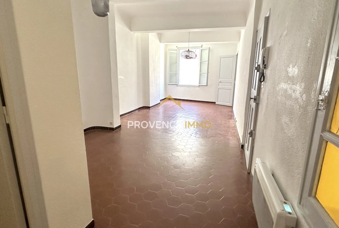 Appartement T2 à Vendre au Cœur d'Aix-en-Provence avec Terrasse 