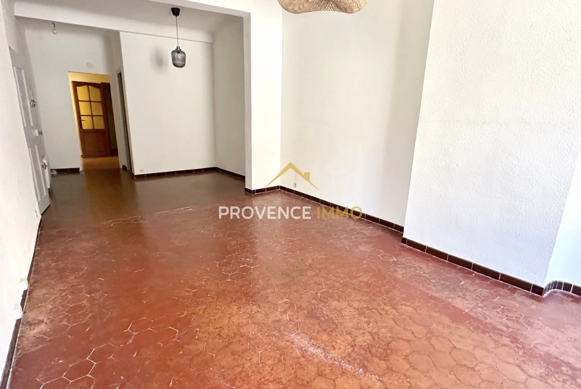 Appartement T2 à Vendre au Cœur d'Aix-en-Provence avec Terrasse 