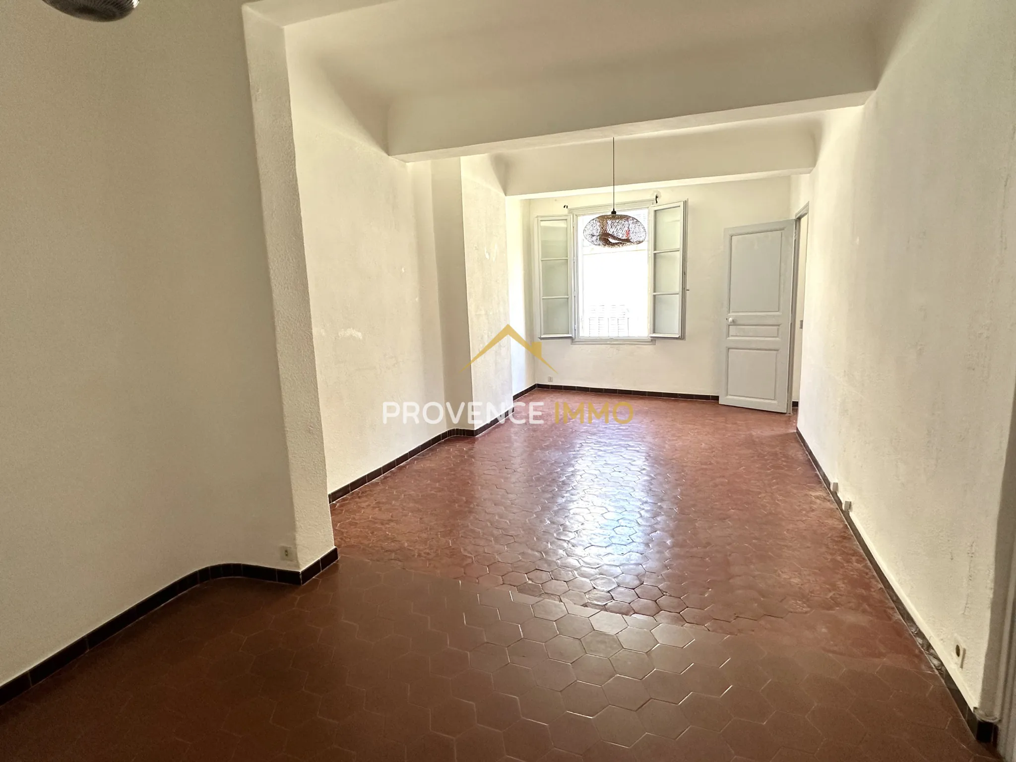 Appartement T2 à Vendre au Cœur d'Aix-en-Provence avec Terrasse 