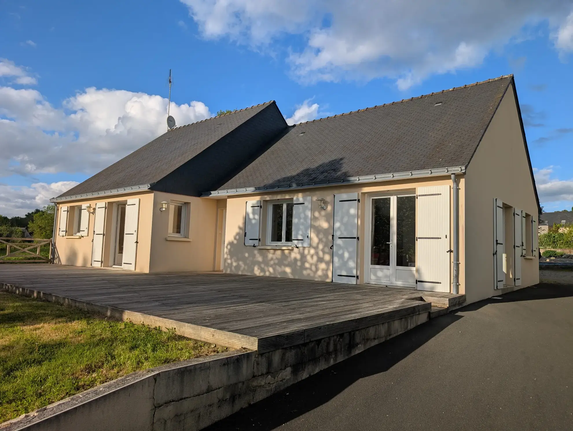 Maison familiale avec jardin, dépendance et potentiel à Erbray (44110) 