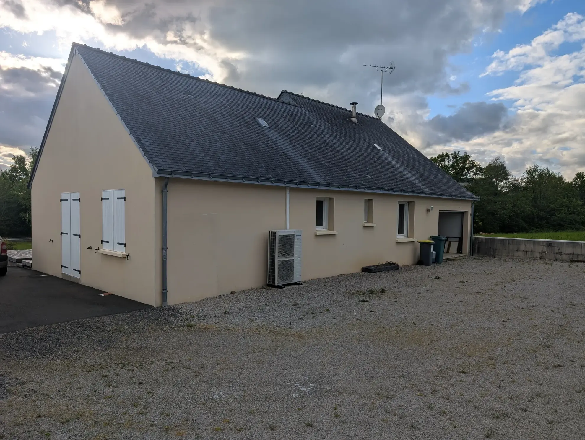 Maison familiale avec jardin, dépendance et potentiel à Erbray (44110) 