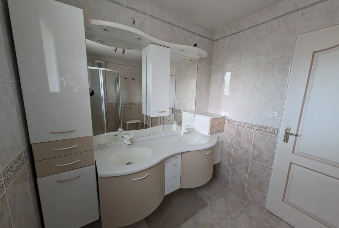 Maison familiale avec jardin, dépendance et potentiel à Erbray (44110) 