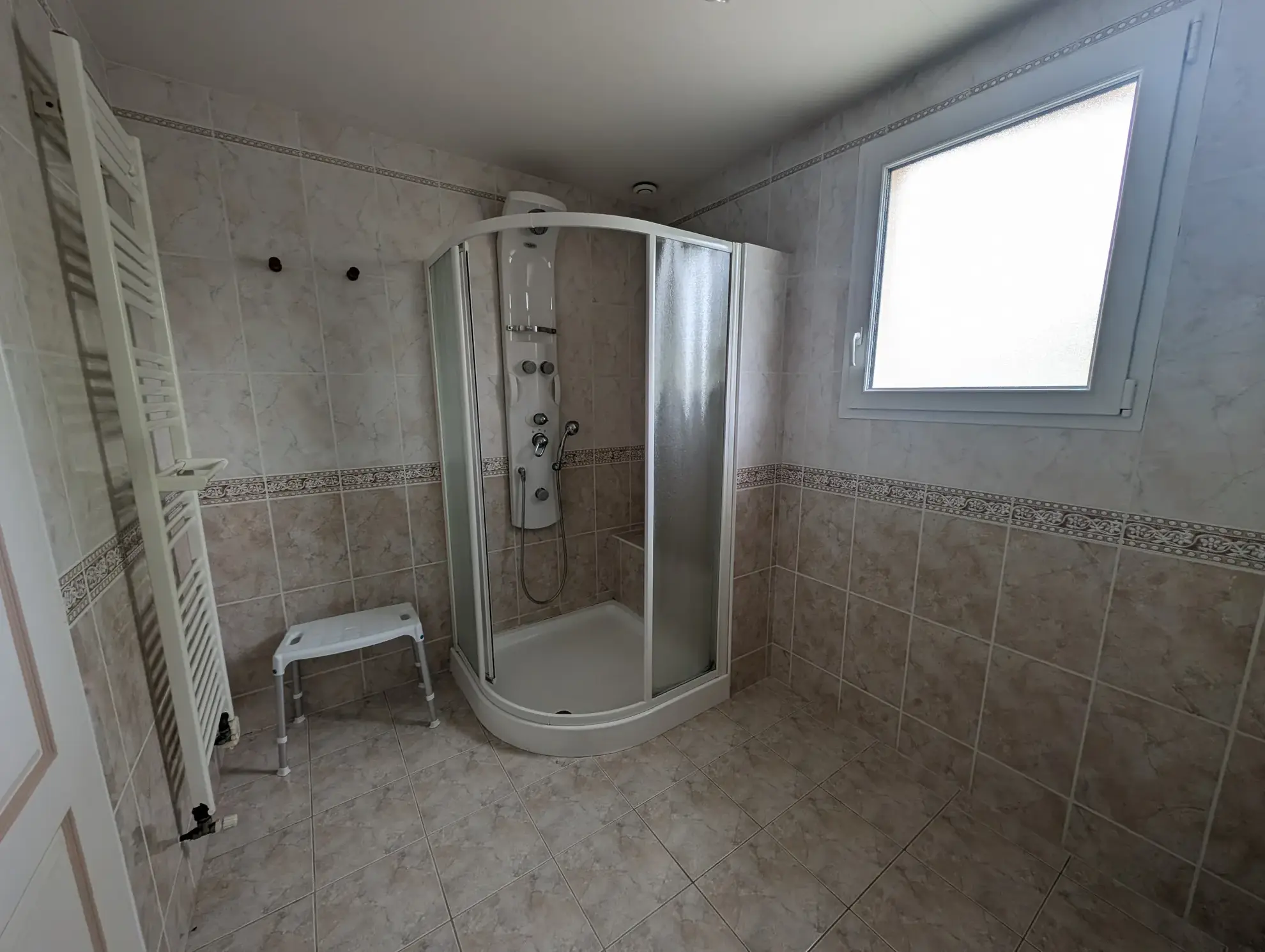 Maison familiale avec jardin, dépendance et potentiel à Erbray (44110) 