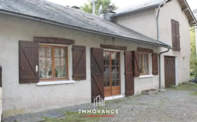 Maison à rénover à Escoubillac près de Lacaune avec grand garage 