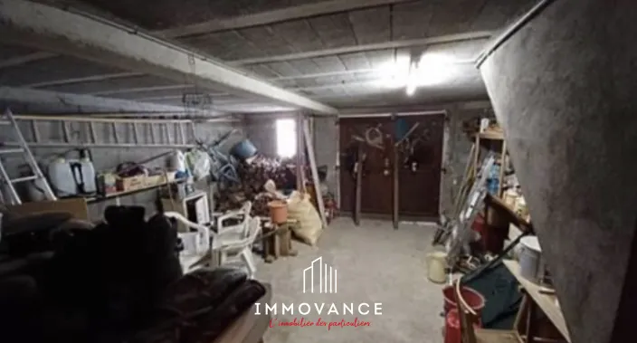 Maison à rénover à Escoubillac près de Lacaune avec grand garage 
