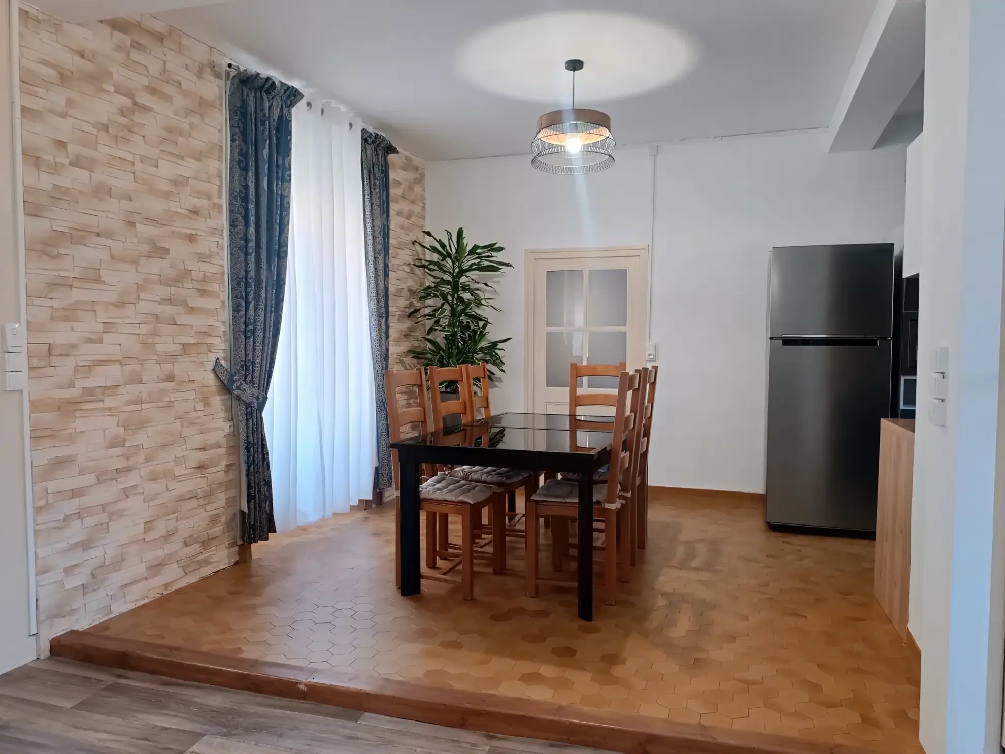 Maison de ville à Chef-Boutonne avec garage, 4 chambres et chauffage pompe à chaleur 