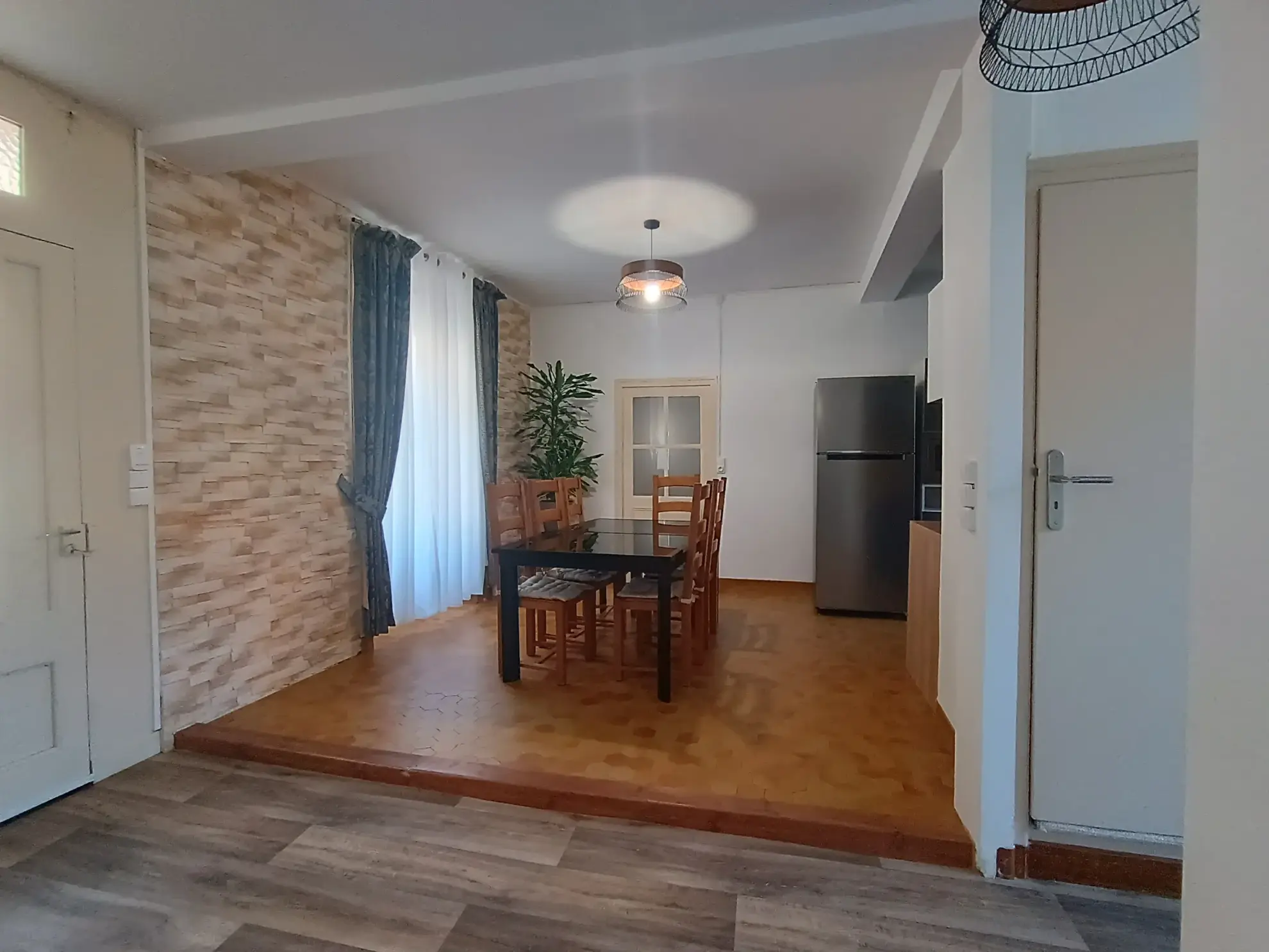Maison de ville à Chef-Boutonne avec garage, 4 chambres et chauffage pompe à chaleur 