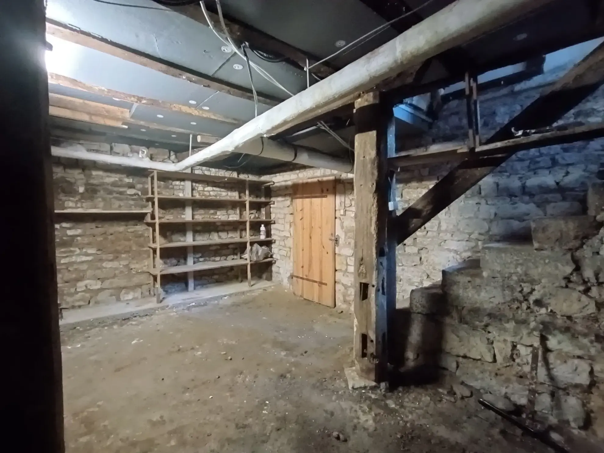 Maison de ville à Chef-Boutonne avec garage, 4 chambres et chauffage pompe à chaleur 