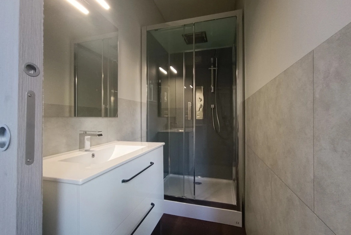 Maison de ville à Chef-Boutonne avec garage, 4 chambres et chauffage pompe à chaleur 
