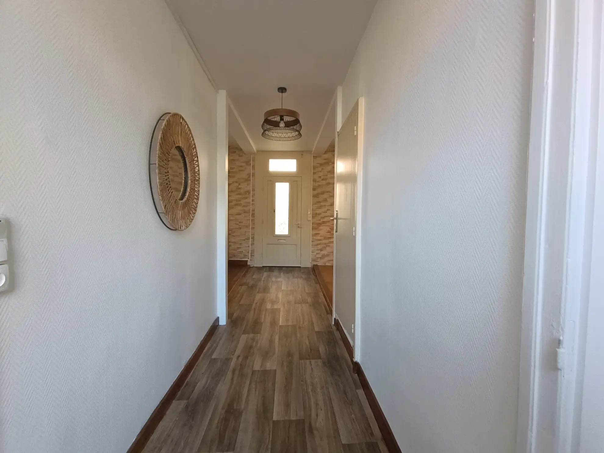 Maison de ville à Chef-Boutonne avec garage, 4 chambres et chauffage pompe à chaleur 