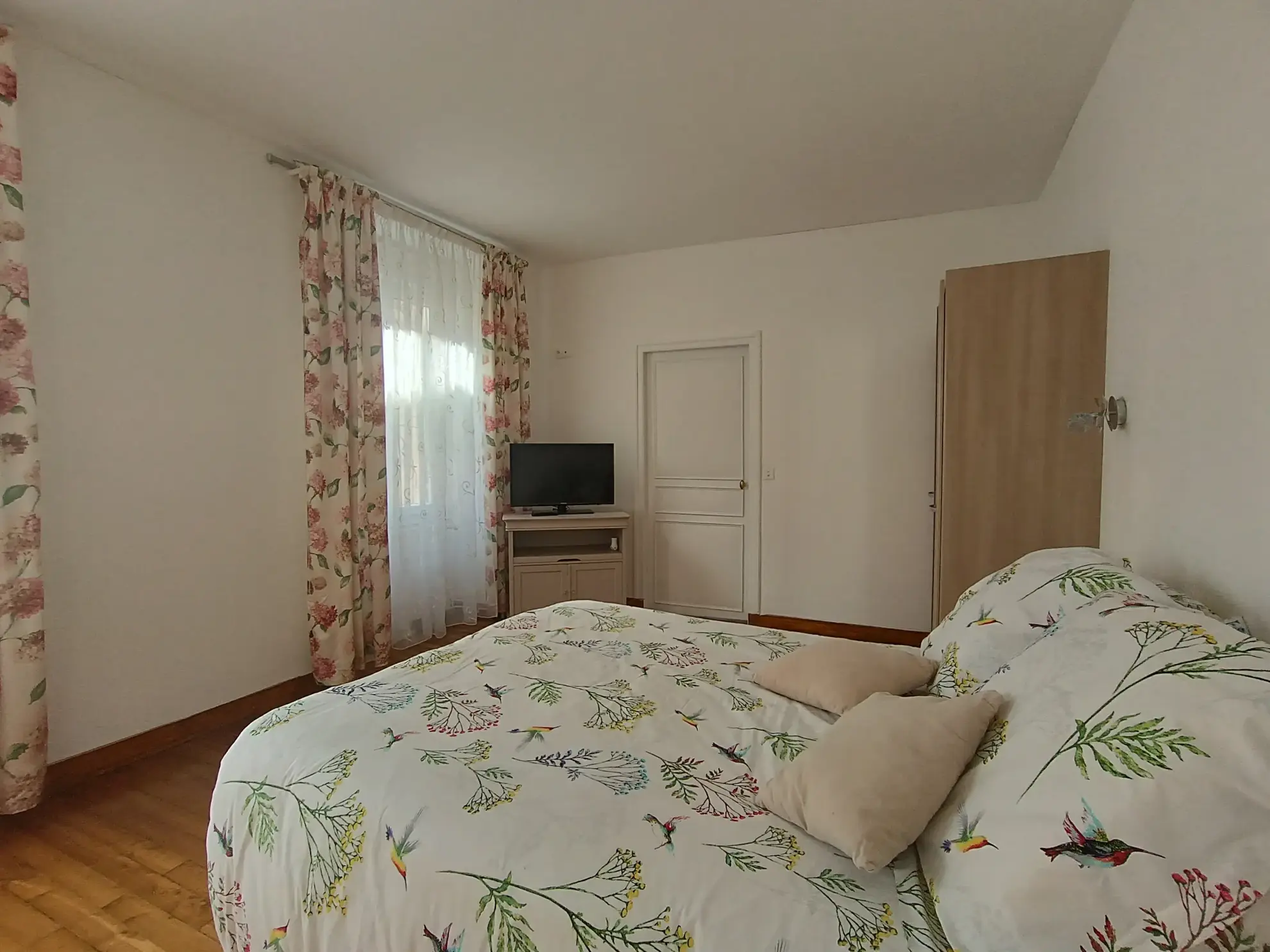 Maison de ville à Chef-Boutonne avec garage, 4 chambres et chauffage pompe à chaleur 