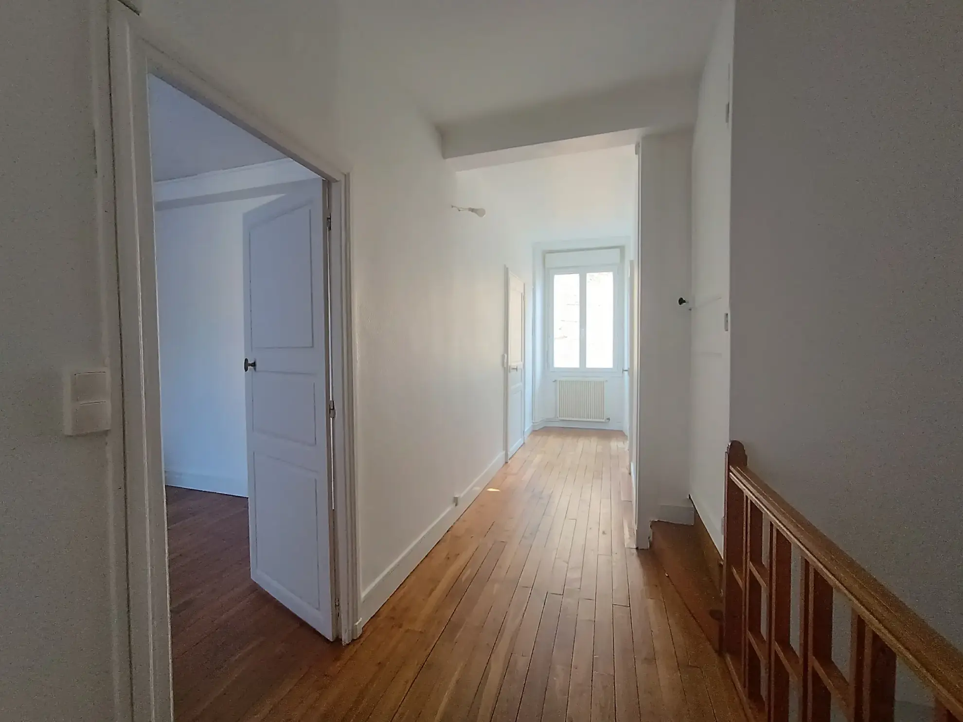 Maison de ville à Chef-Boutonne avec garage, 4 chambres et chauffage pompe à chaleur 