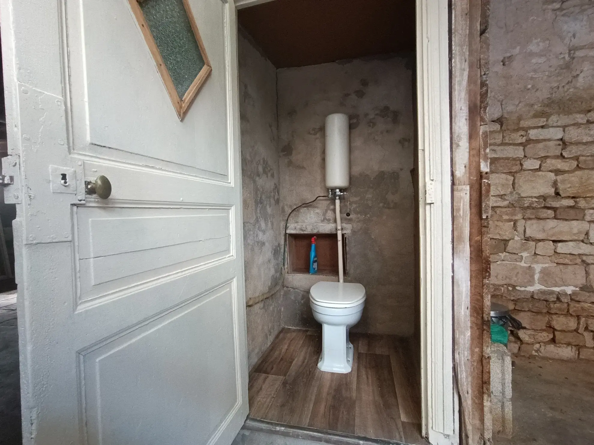 Maison de ville à Chef-Boutonne avec garage, 4 chambres et chauffage pompe à chaleur 