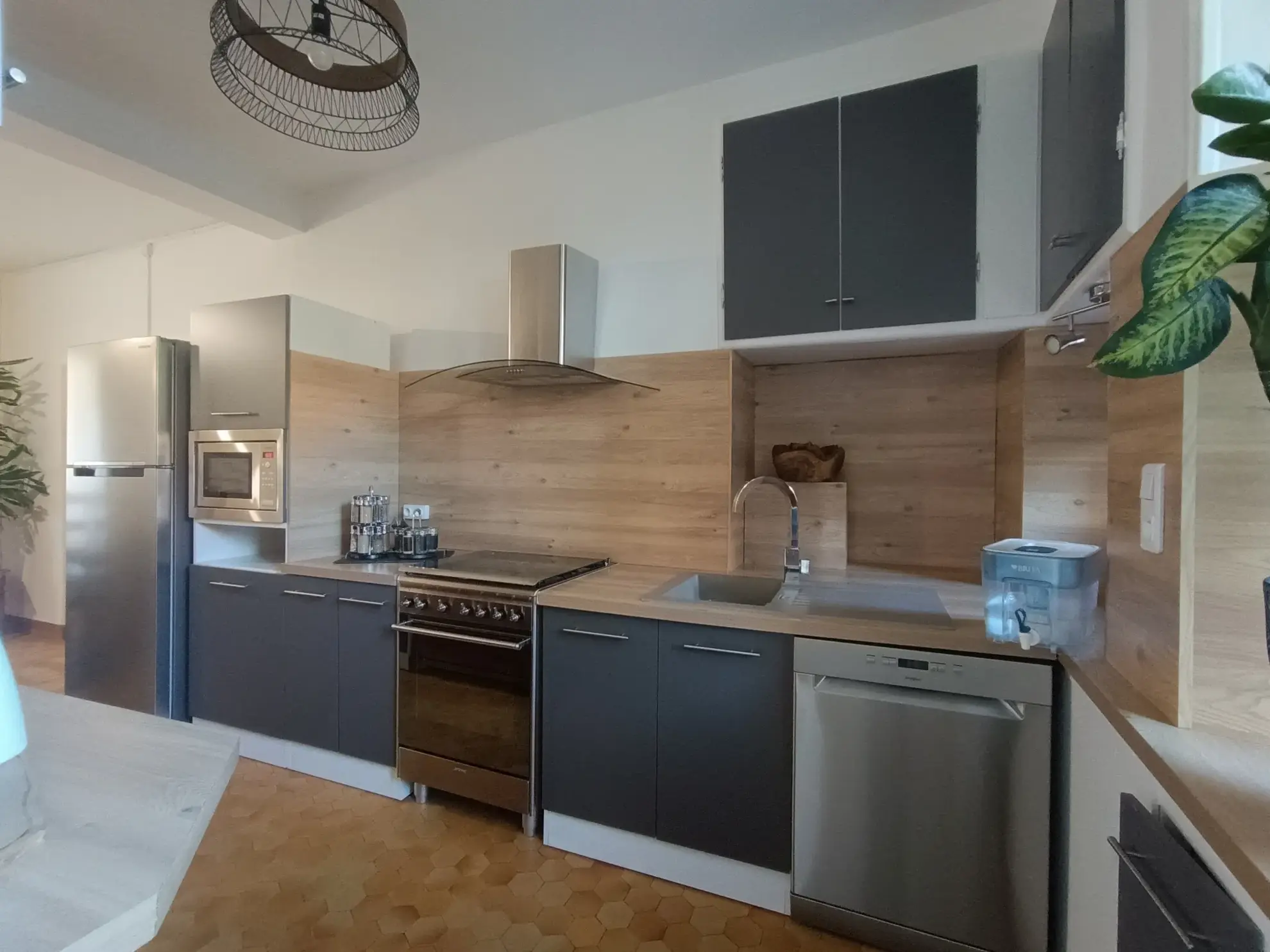 Maison de ville à Chef-Boutonne avec garage, 4 chambres et chauffage pompe à chaleur 
