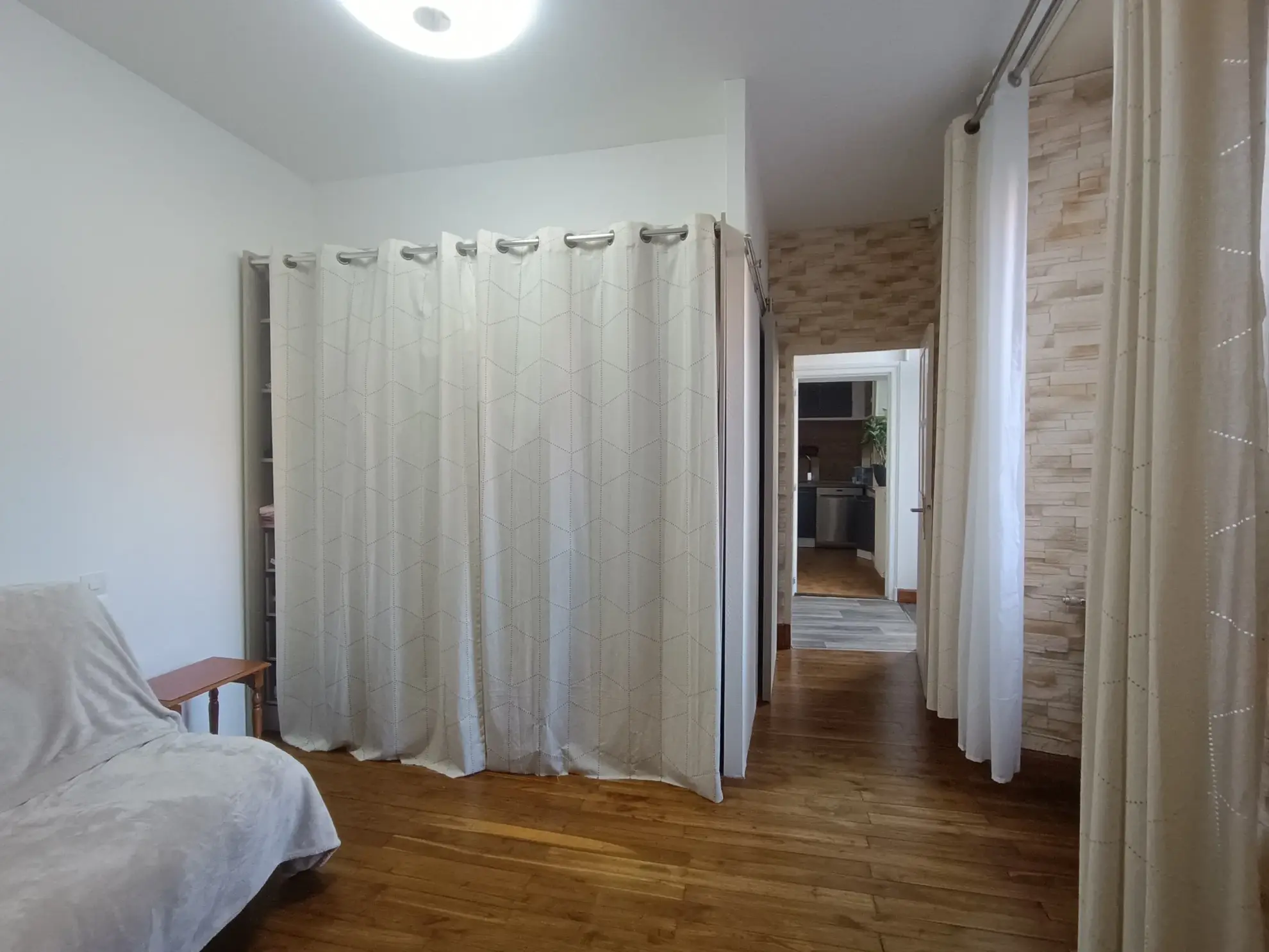 Maison de ville à Chef-Boutonne avec garage, 4 chambres et chauffage pompe à chaleur 