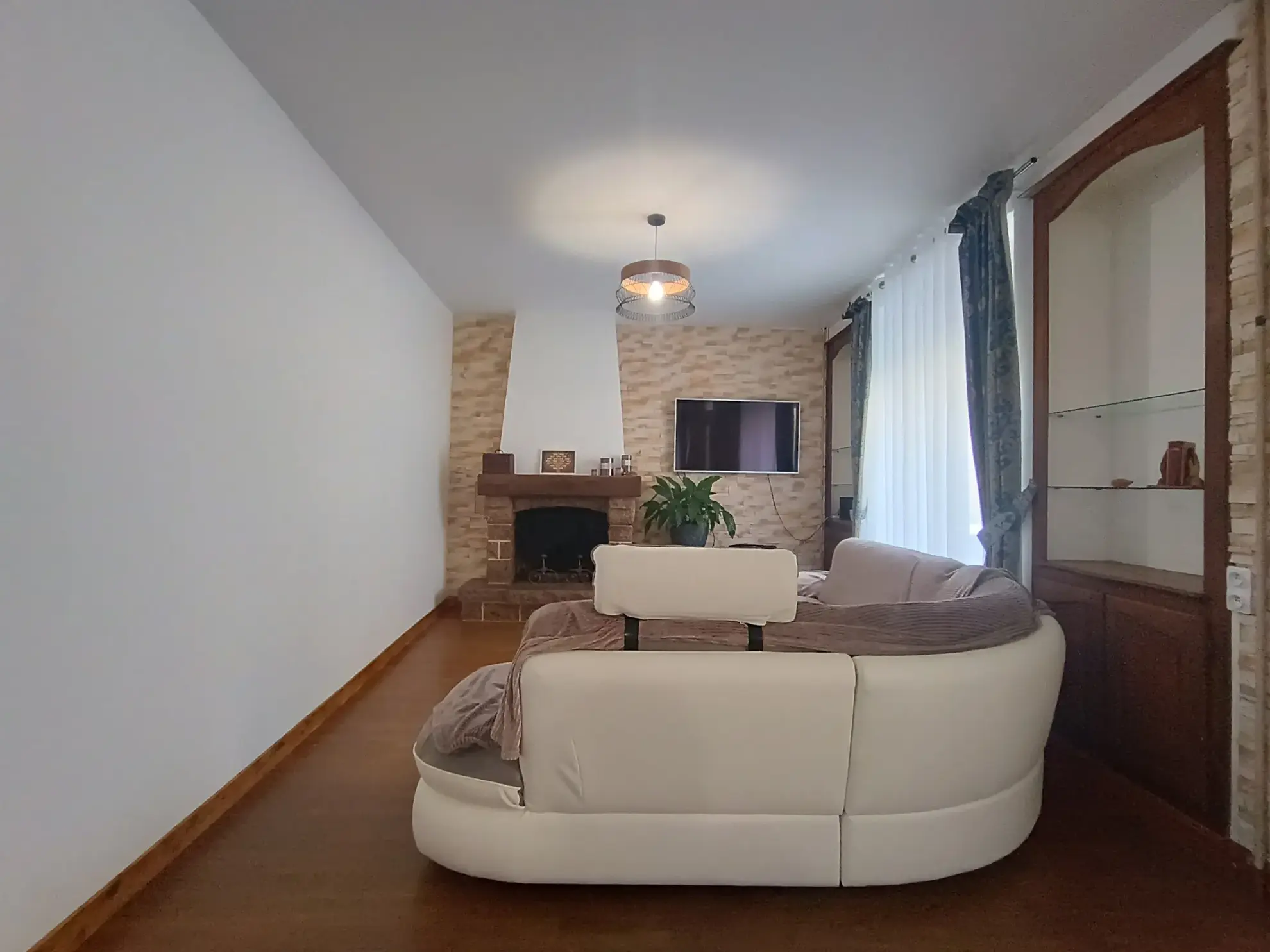 Maison de ville à Chef-Boutonne avec garage, 4 chambres et chauffage pompe à chaleur 