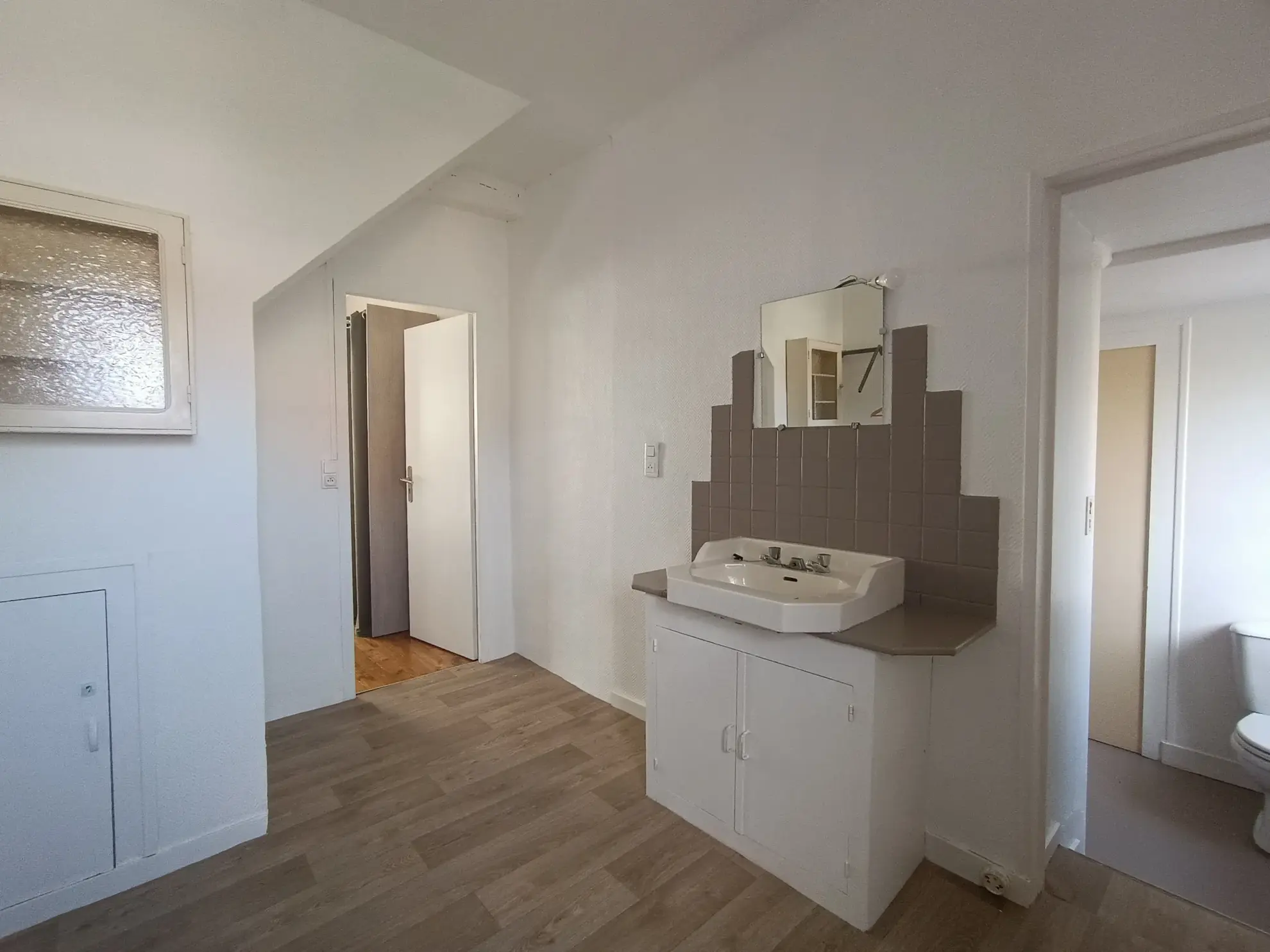 Maison de ville à Chef-Boutonne avec garage, 4 chambres et chauffage pompe à chaleur 