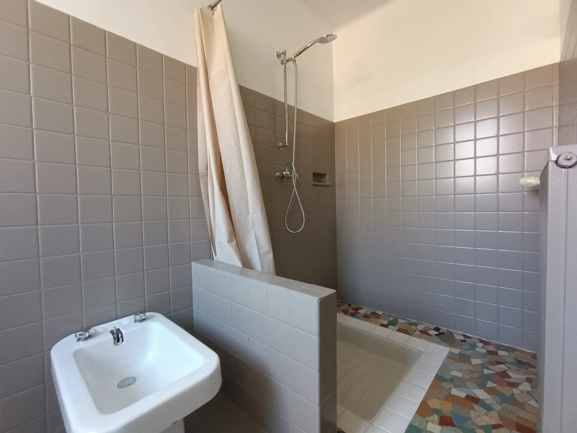 Maison de ville à Chef-Boutonne avec garage, 4 chambres et chauffage pompe à chaleur 
