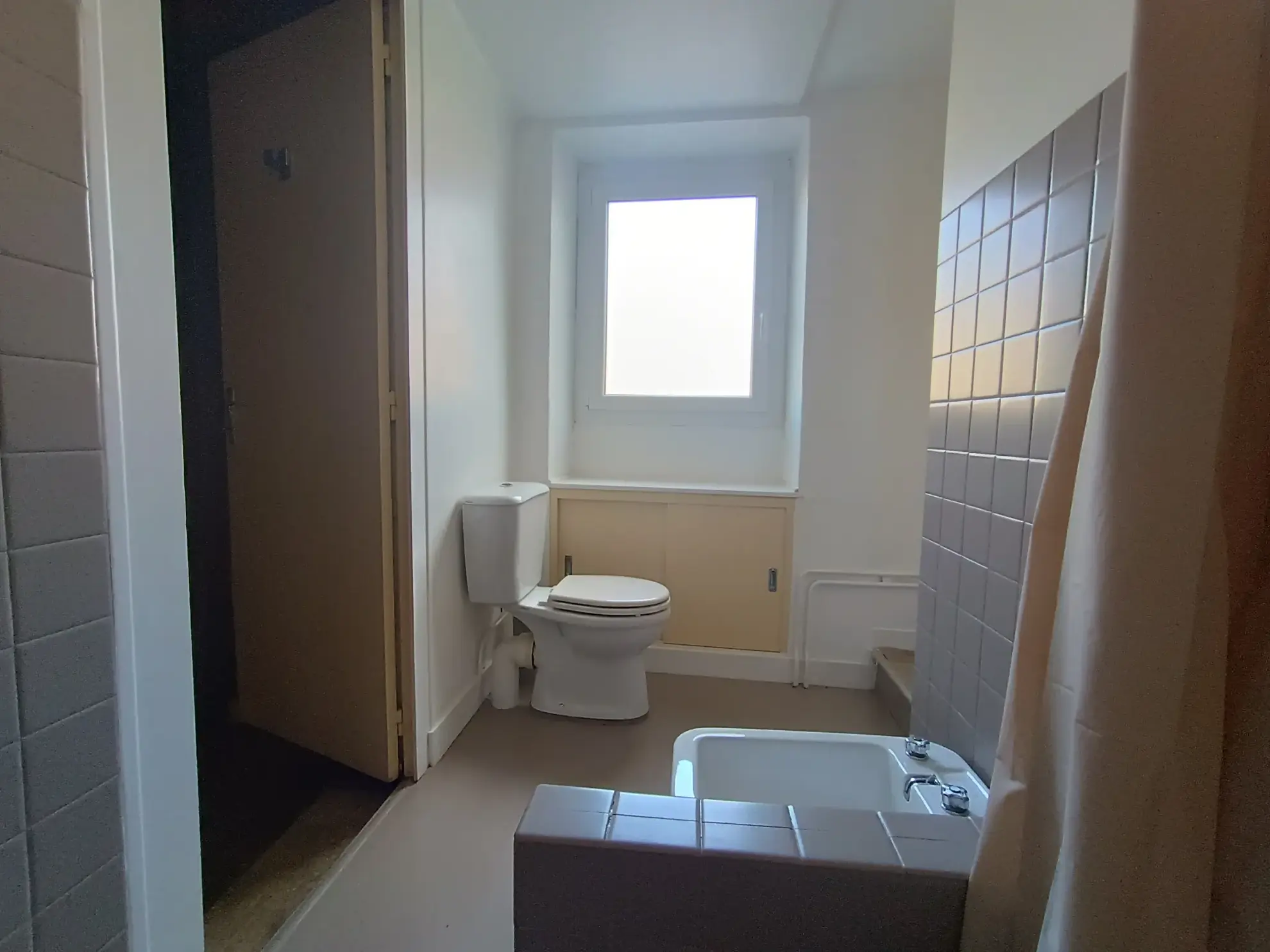 Maison de ville à Chef-Boutonne avec garage, 4 chambres et chauffage pompe à chaleur 