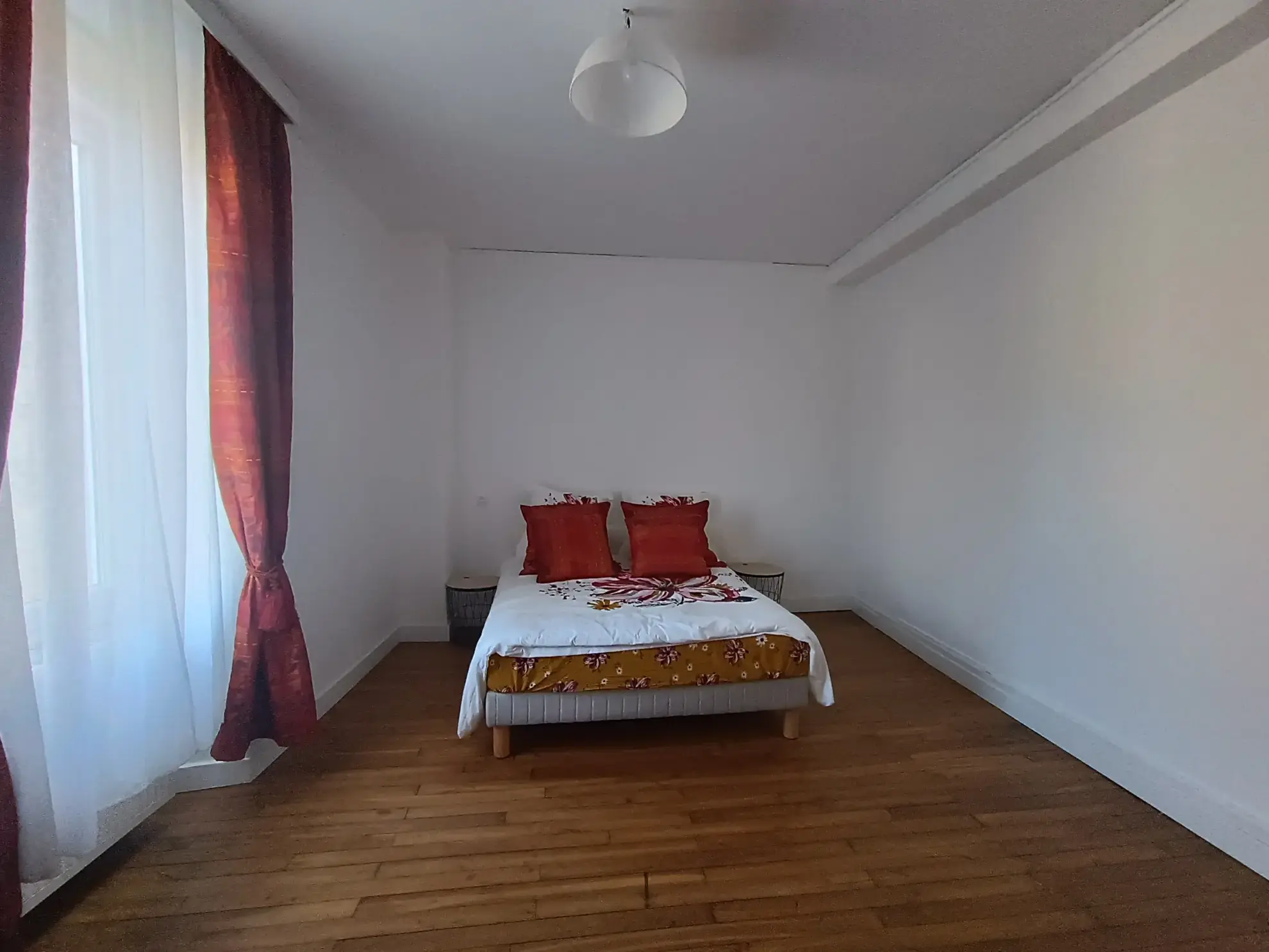 Maison de ville à Chef-Boutonne avec garage, 4 chambres et chauffage pompe à chaleur 