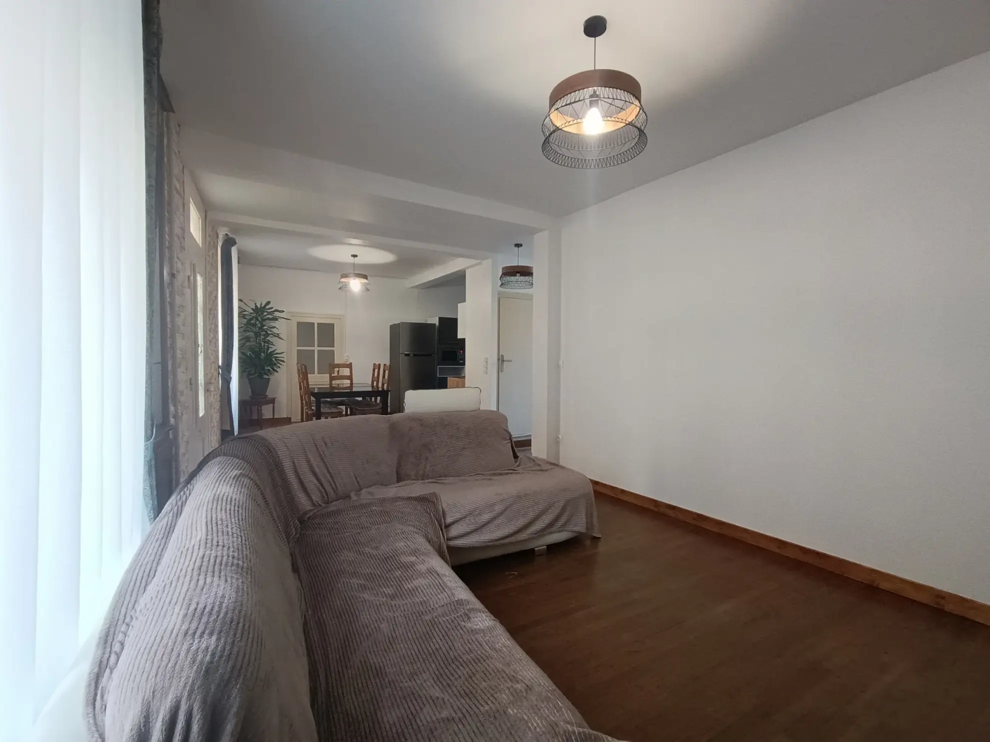 Maison de ville à Chef-Boutonne avec garage, 4 chambres et chauffage pompe à chaleur 