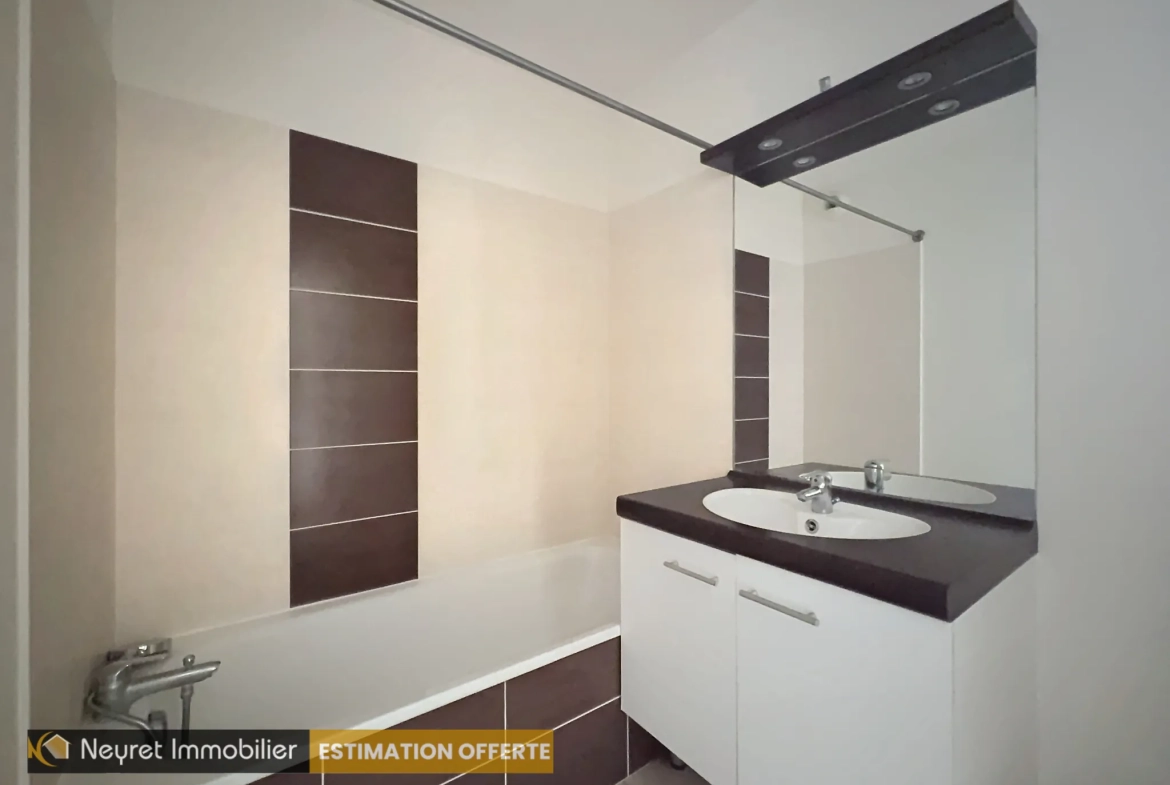 Appartement T3 de 50 m² avec balcon et garage à Lyon 